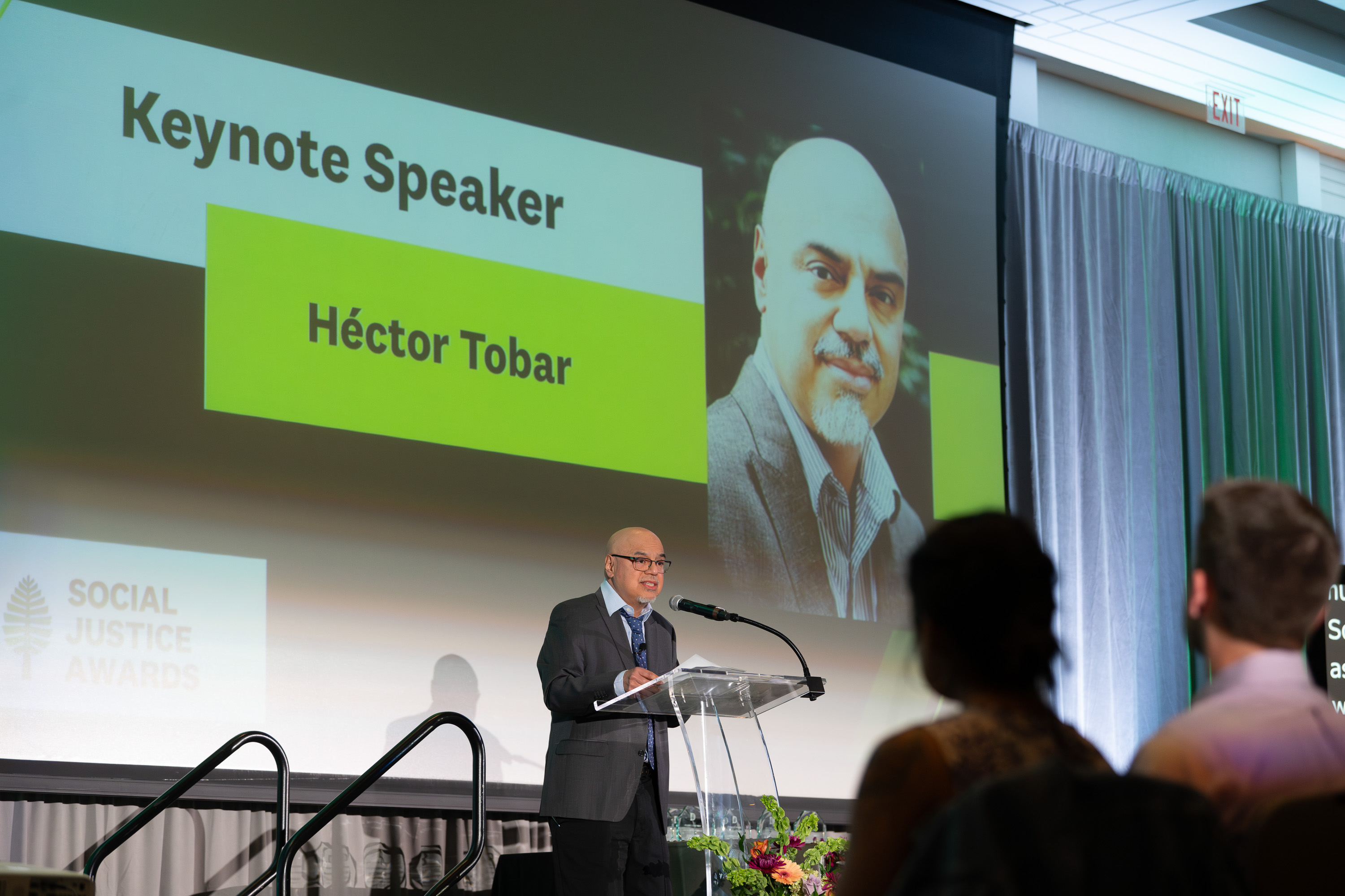 Héctor Tobar giving the keynote address